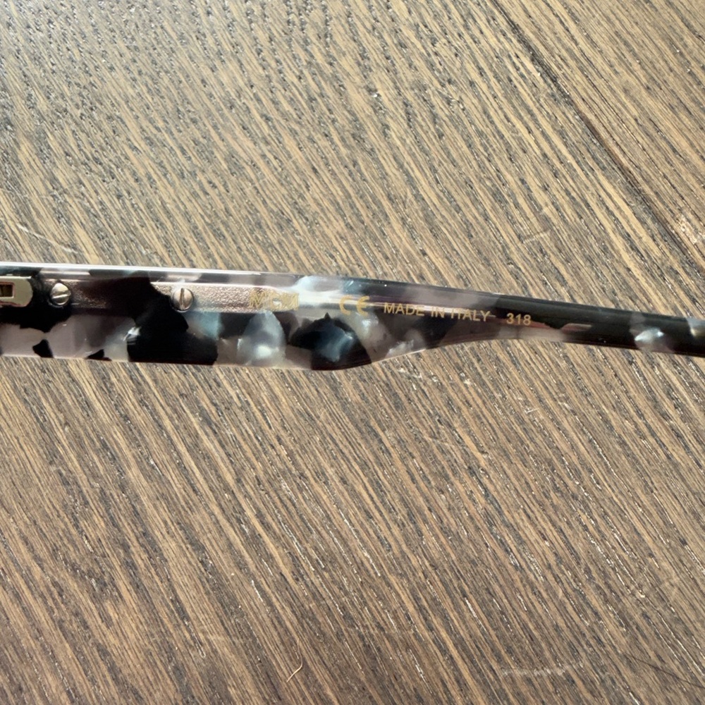 MCM Grey Marble Tortoiseshell Women’s Sunglasses. EUC - Picture 4 of 6